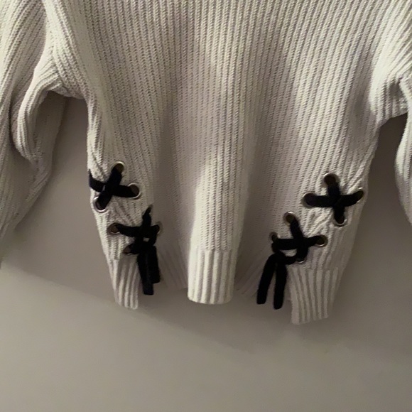 Zara Knit wear sweater - Picture 2 of 4